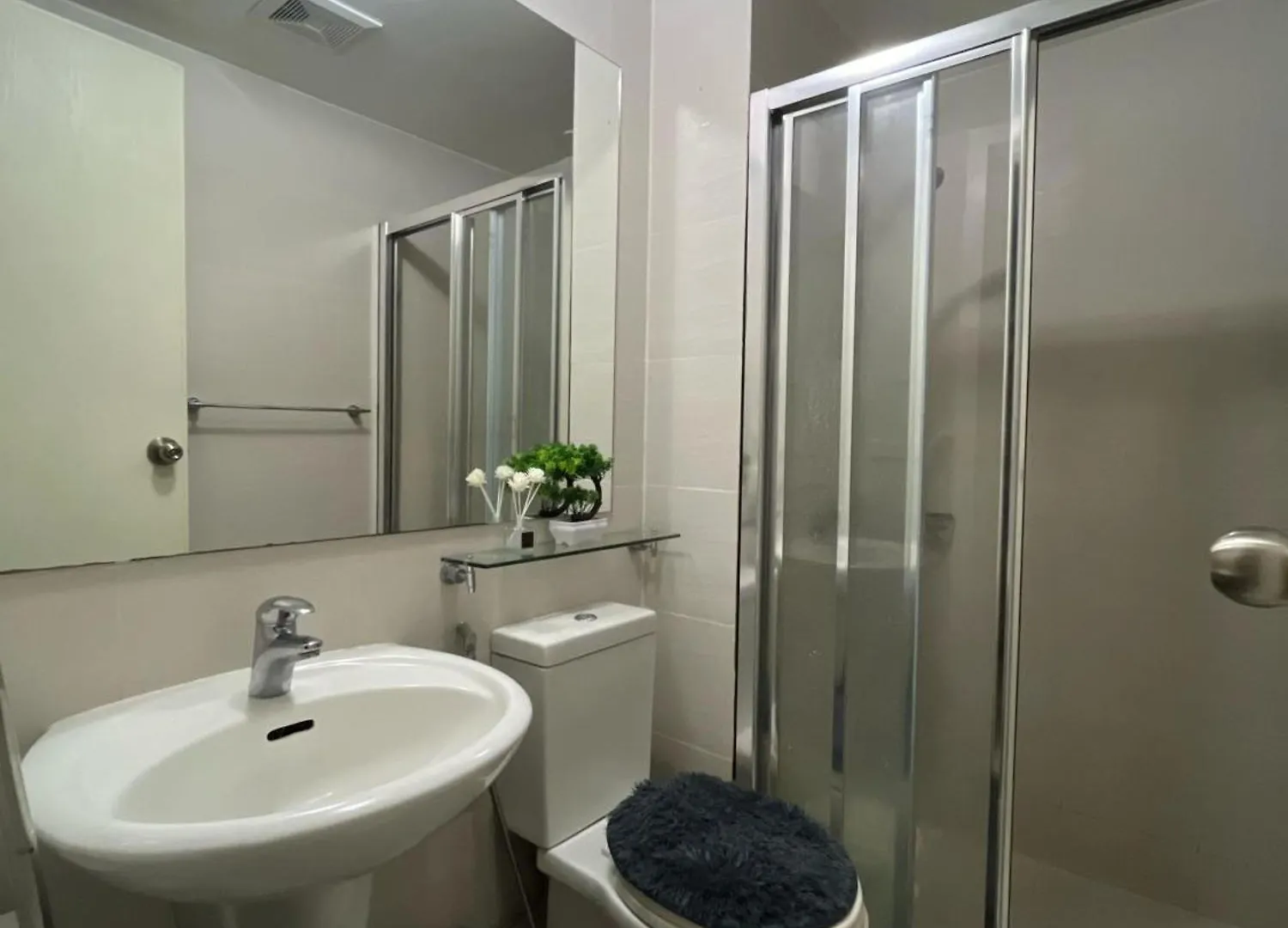 R&D Comfy Staycation Paranaque City 0*,