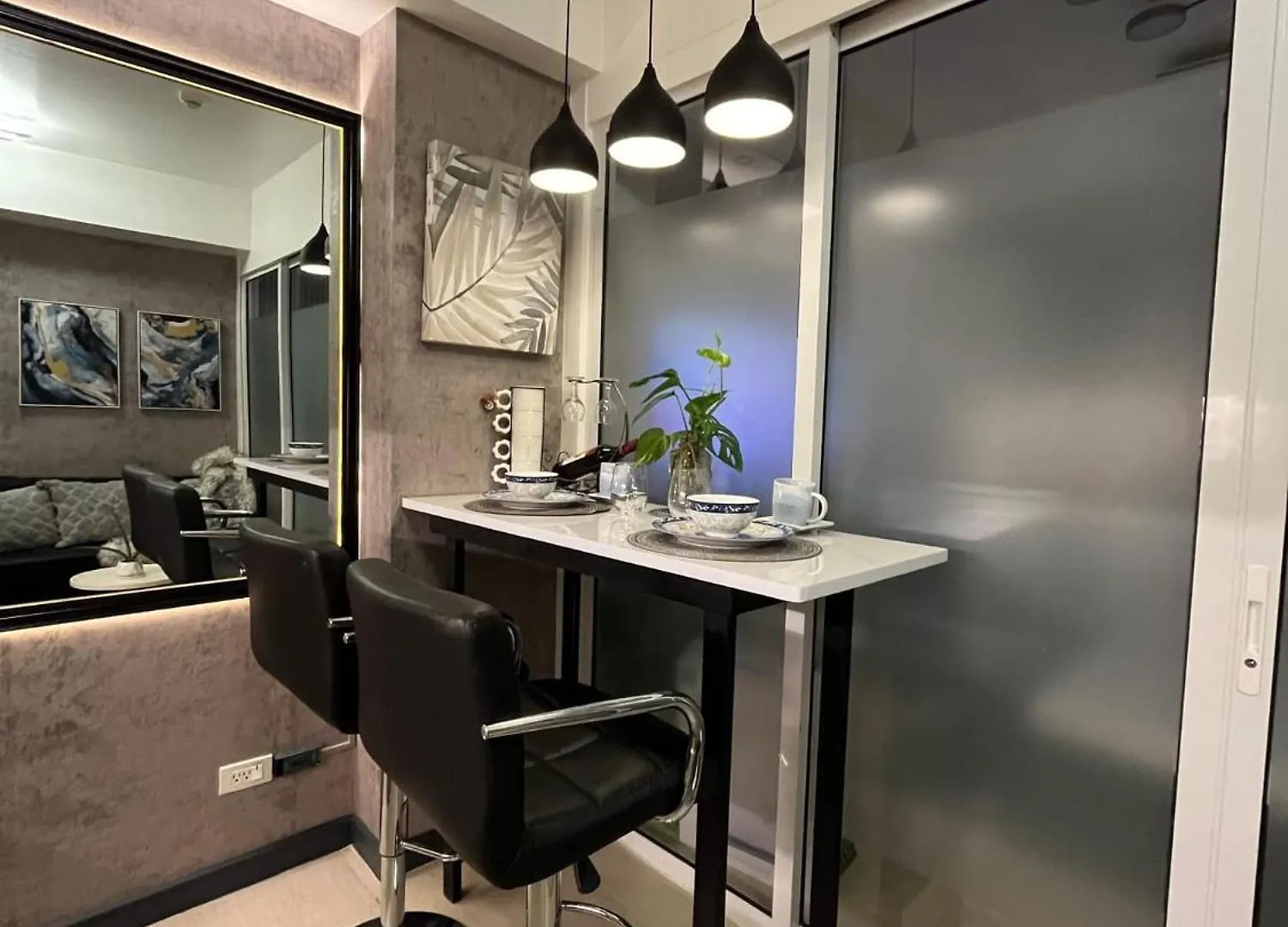 Aparthotel R&D Comfy Staycation Paranaque City