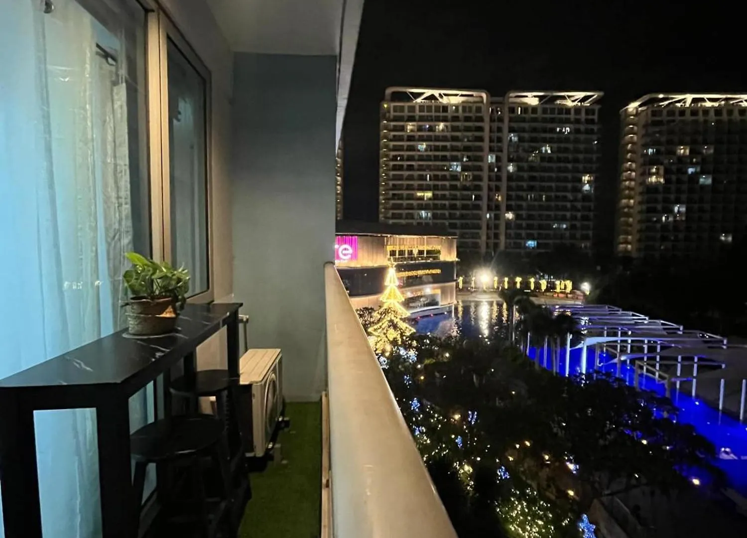 R&D Comfy Staycation Paranaque City Aparthotel